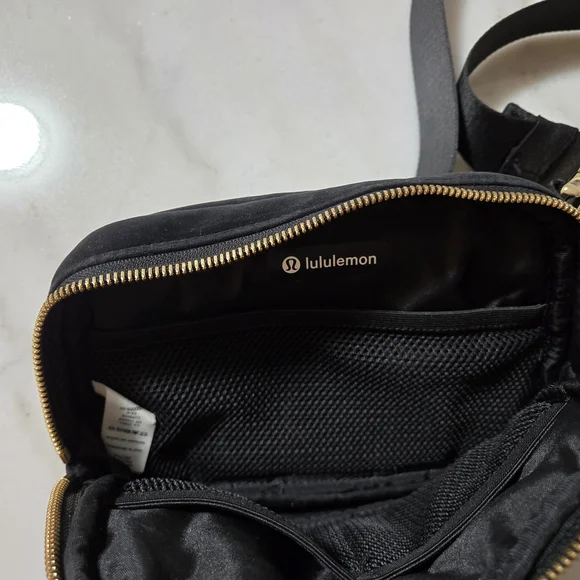 Lululemon black everywhere quilted velour belt bag 1L - Picture 3 of 5